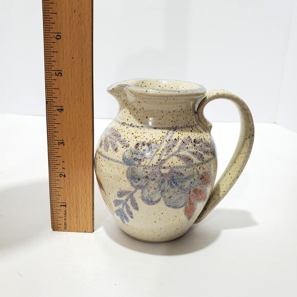 Vtg Studio Pottery Creamer Beige Speckled with Blue Flowers Leaves Signed 4.5" - Picture 9 of 12